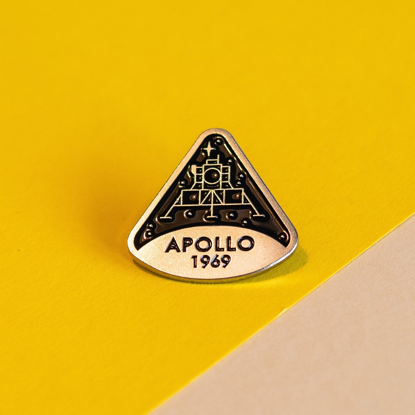 Apollo 11 / 1969 Mission Pin: Celebrating Humanity&#39;s Leap to the Moon