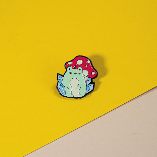 Magical Frog Enamel Pin with Mushroom and Crystals – Enchanting Accessory for Bags, Clothing, and Collections