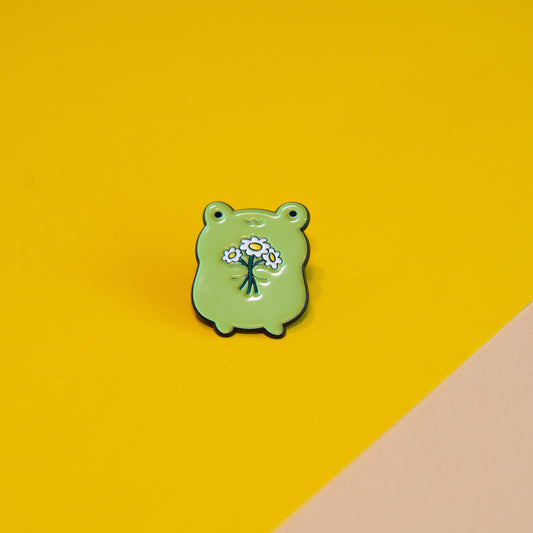 Cute Green Frog Enamel Pin with Daisies - Kawaii Frog Pin for Backpacks, Jackets, and Accessories - Adorable Frog Lover Gift